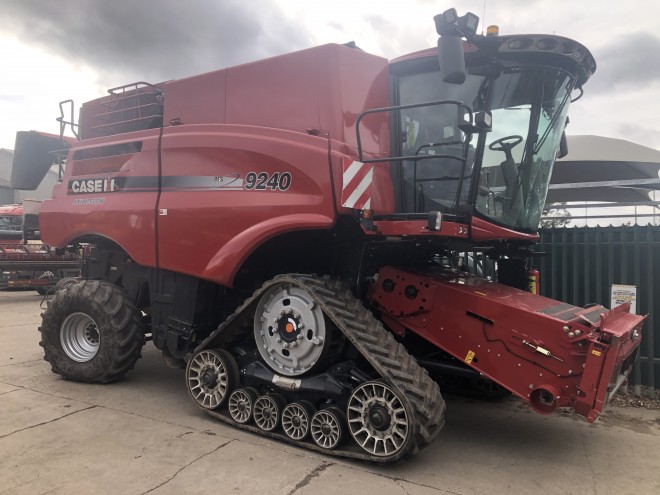 Case IH Axial Flow 9240 C/W Redekop X-tra chop system and tracks 35ft header