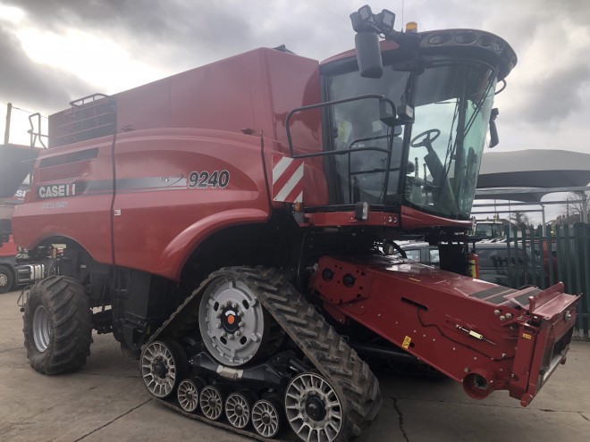 Case IH Axial Flow 9240 C/W Redekop X-tra chop system and tracks 35ft header