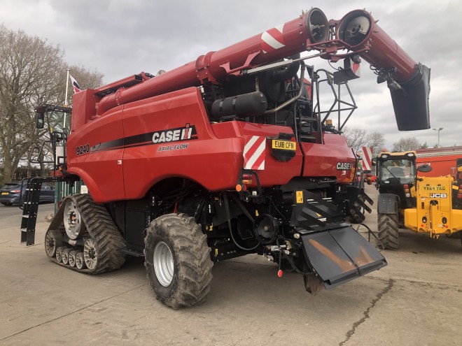 Case IH Axial Flow 9240 C/W Redekop X-tra chop system and tracks 35ft header