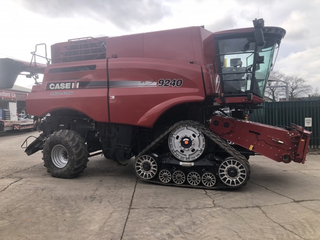 Case IH Axial Flow 9240 C/W Redekop X-tra chop system and tracks 35ft header