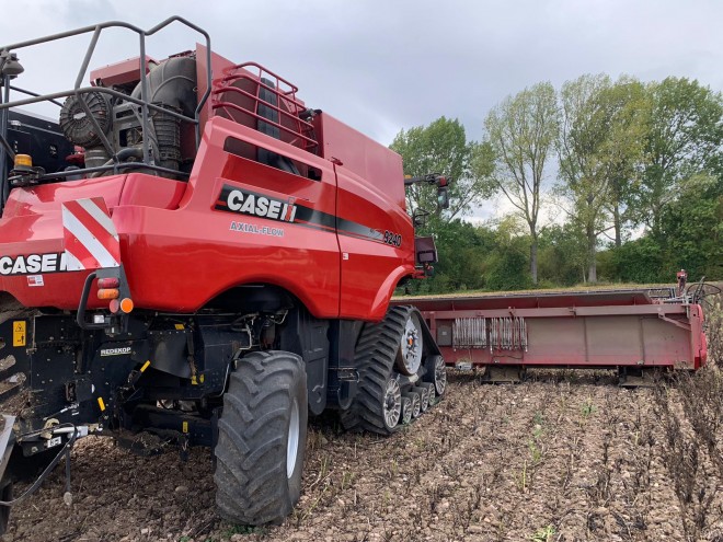 Case IH Axial Flow 9240 C/W Redekop X-tra chop system and tracks 35ft header