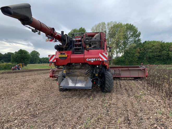 Case IH Axial Flow 9240 C/W Redekop X-tra chop system and tracks 35ft header