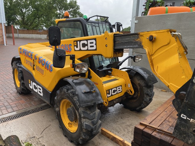 JCB 525-60 C/W Pallet Tines