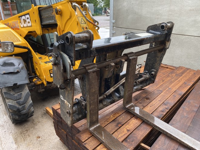 JCB 525-60 C/W Pallet Tines