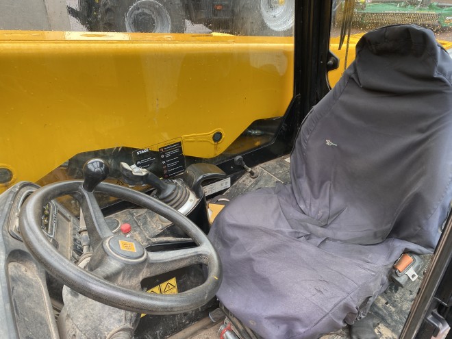 JCB 525-60 C/W Pallet Tines