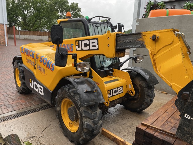 JCB 525-60 C/W Pallet Tines