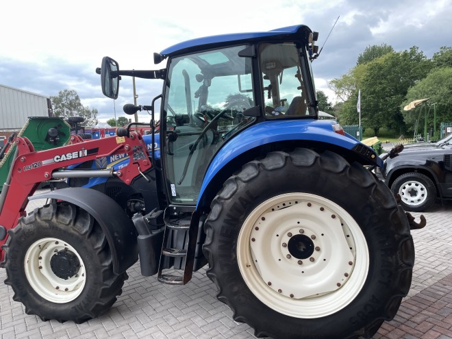 New Holland T5.115 24 x 24 C/W LRZ120 Loader