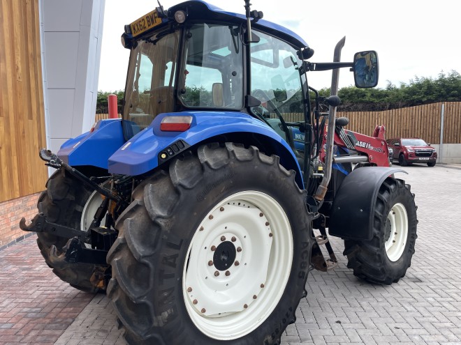 New Holland T5.115 24 x 24 C/W LRZ120 Loader