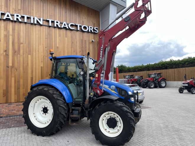 New Holland T5.115 24 x 24 C/W LRZ120 Loader