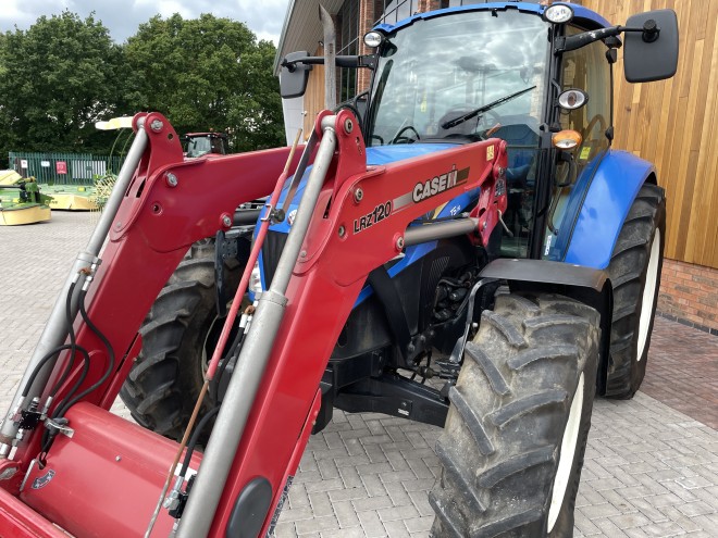 New Holland T5.115 24 x 24 C/W LRZ120 Loader