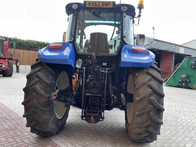 New Holland T5.115 24 x 24 C/W LRZ120 Loader