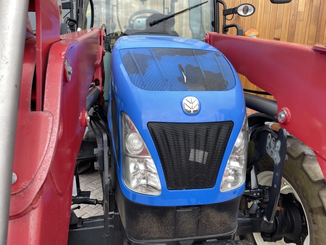 New Holland T5.115 24 x 24 C/W LRZ120 Loader