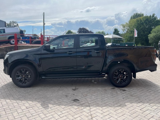 Isuzu D-MAX V-Cross Automatic Onyx Black