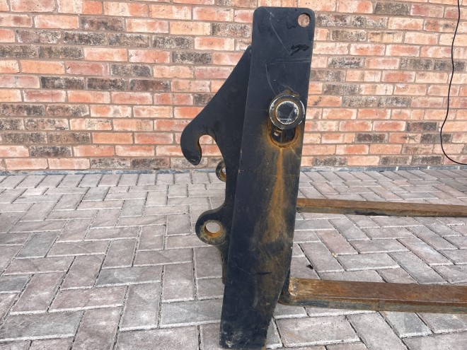 JCB  Floating Pallet tines for JCB compact head stock