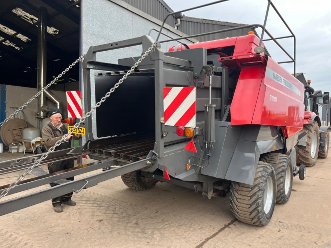 Massey Ferguson 2190 tandam axle baler