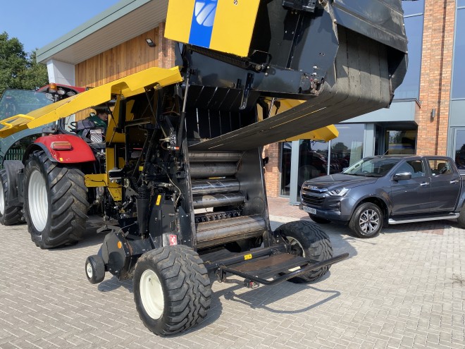 New Holland BR 760 Super Feed II Round Baler