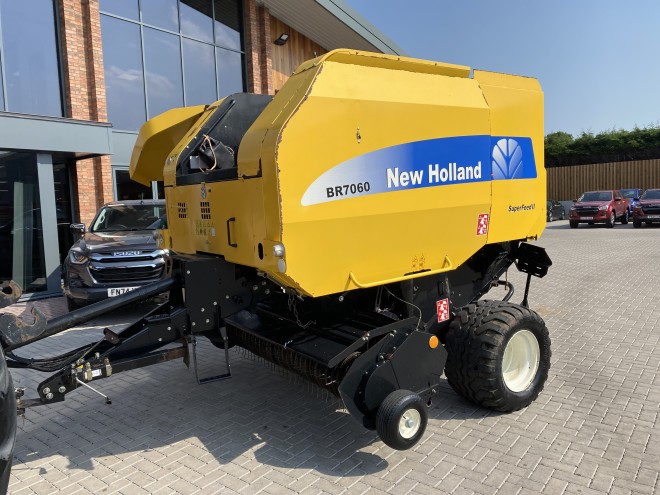 New Holland BR 760 Super Feed II Round Baler