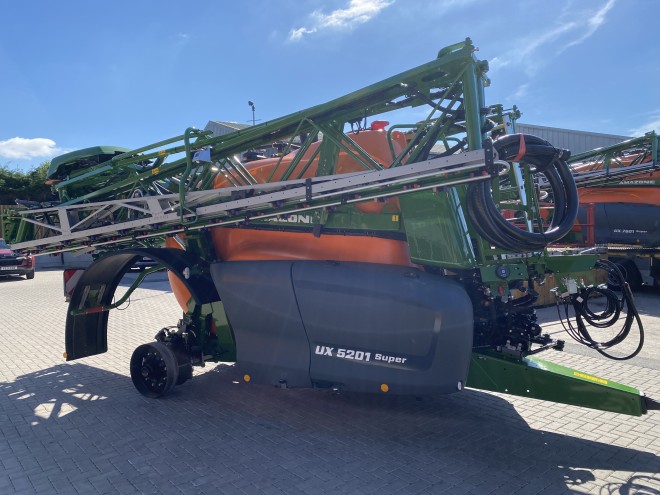 Amazone UX 5201 Super Trailed Sprayer 36m Isobus 520/85 r 42