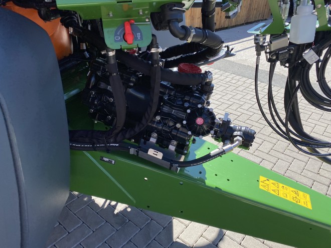 Amazone UX 5201 Super Trailed Sprayer 36m Isobus 520/85 r 42