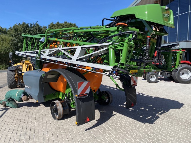 Amazone UX 5201 Super Trailed Sprayer 36m Isobus 520/85 r 42