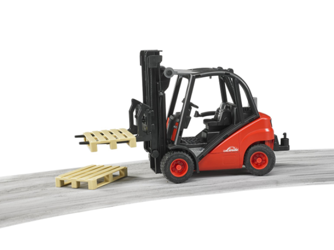 Bruder Linde Fork Lift H30D with 2 pallets. OEM - 025113. Low priced Bruder toys UK. Click & collect. UK Bruder toys, Bruder fork lift, farming toys. Online toy shop, Next day delivery.  Linde Fork Lift 1:16 scale farming toys. 1:16 scale fork lift. Startin Tractors.