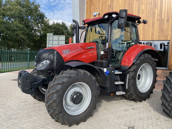 Case IH Maxxum 125 17 x 16 Active drive 4 600 tyres