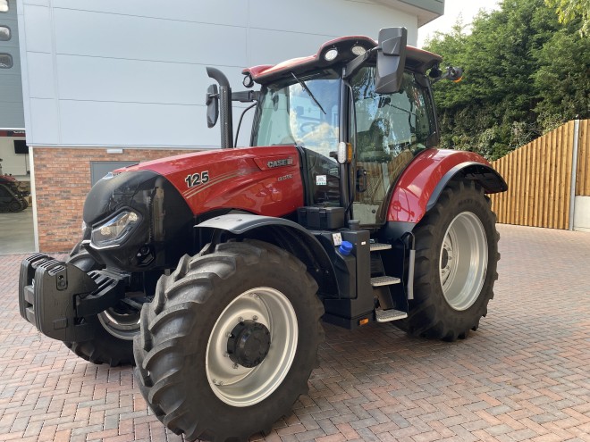 Case IH Maxxum 125 17 x 16 Active drive 4 600 tyres