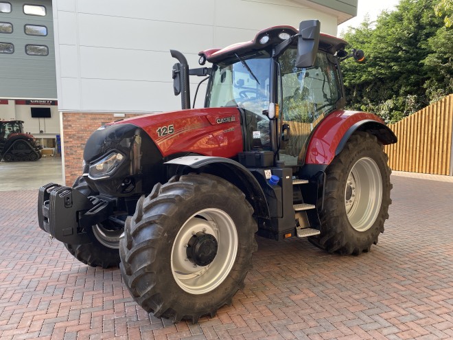 Case IH Maxxum 125 17 x 16 Active drive 4 600 tyres