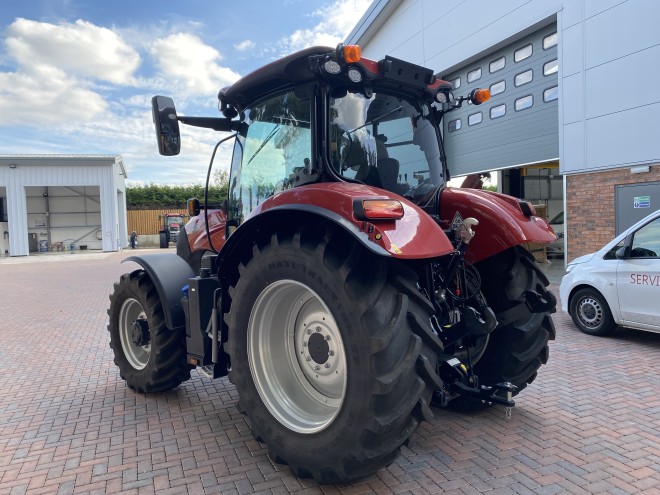 Case IH Maxxum 125 17 x 16 Active drive 4 600 tyres