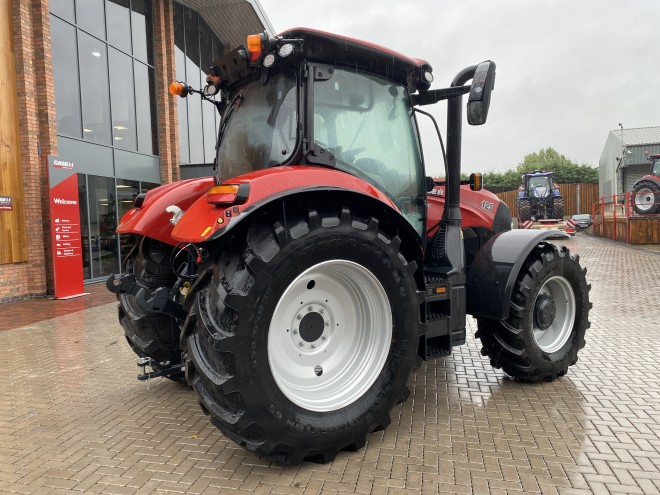 Case IH Maxxum 125 17 x 16 Active drive 4 650 Tyres