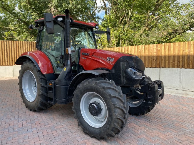 Case IH Maxxum 125 17 x 16 Active drive 4 600 tyres