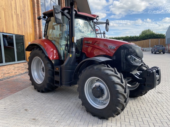 Case IH Maxxum 125 17 x 16 Active drive 4 600 tyres