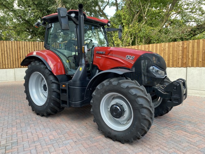 Case IH Maxxum 125 17 x 16 Active drive 4 600 tyres