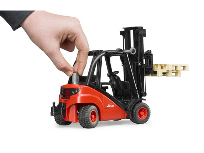 Bruder Linde Fork Lift H30D with 2 pallets. OEM - 025113. Low priced Bruder toys UK. Click & collect. UK Bruder toys, Bruder fork lift, farming toys. Online toy shop, Next day delivery.  Linde Fork Lift 1:16 scale farming toys. 1:16 scale fork lift. Startin Tractors.