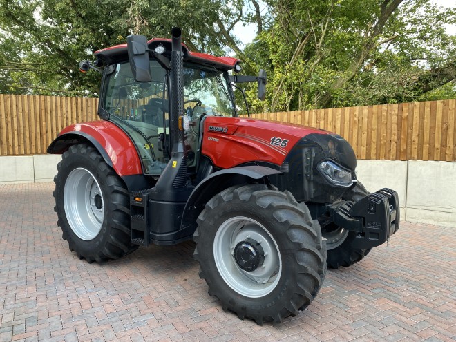 Case IH Maxxum 125 17 x 16 Active drive 4 600 tyres