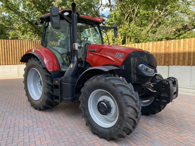 Case IH Maxxum 125 17 x 16 Active drive 4 600 tyres