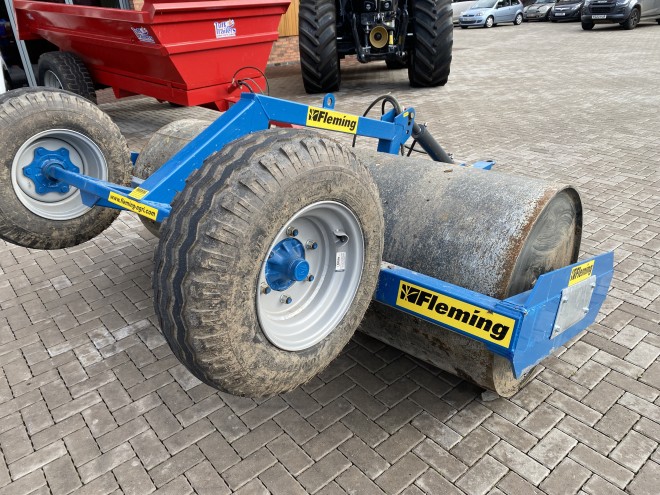 Fleming 8ft flat roll with transport wheels