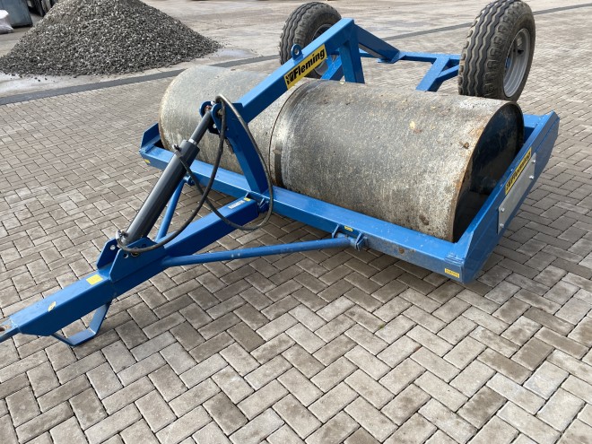 Fleming 8ft flat roll with transport wheels