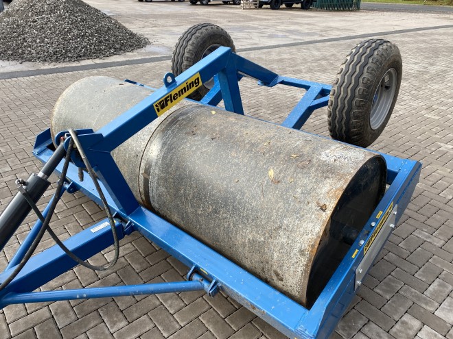 Fleming 8ft flat roll with transport wheels