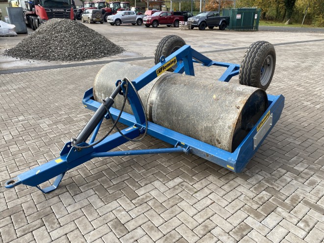 Fleming 8ft flat roll with transport wheels