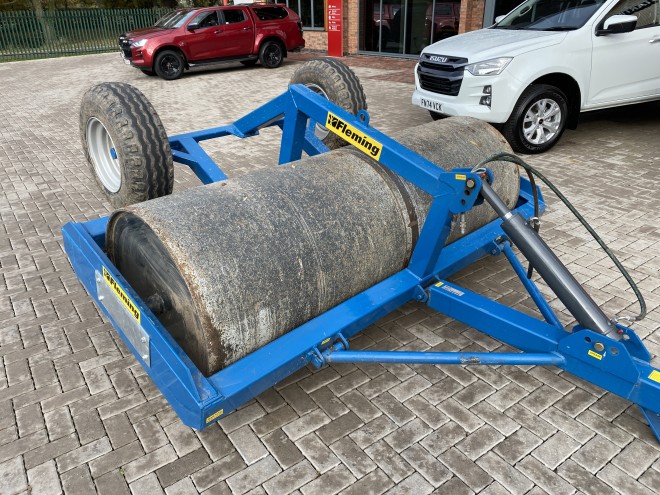 Fleming 8ft flat roll with transport wheels